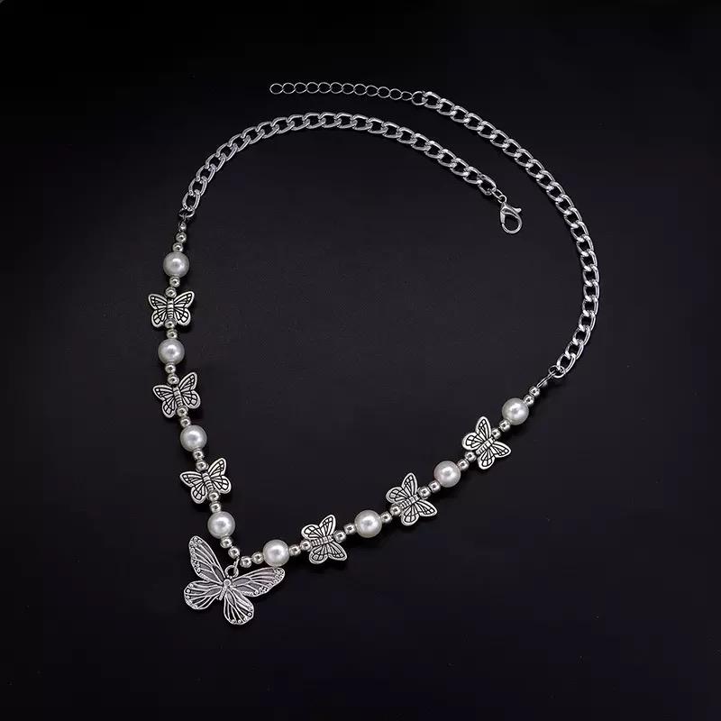 Collana Y2K "Perle e farfalle"
