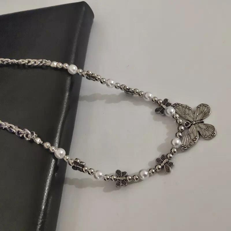 Collana Y2K "Perle e farfalle"