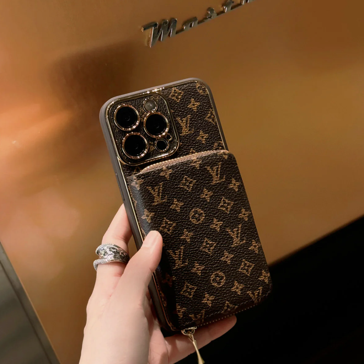 Custodia per telefono con portafoglio color marrone per iPhone