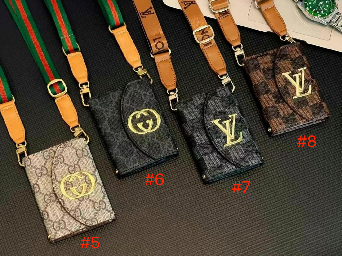 Porta carte a tracolla in pelle goffrata alla moda