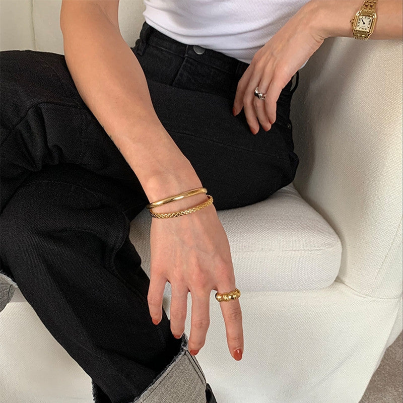 Bracciale aperto con motivo trapuntato e diamanti