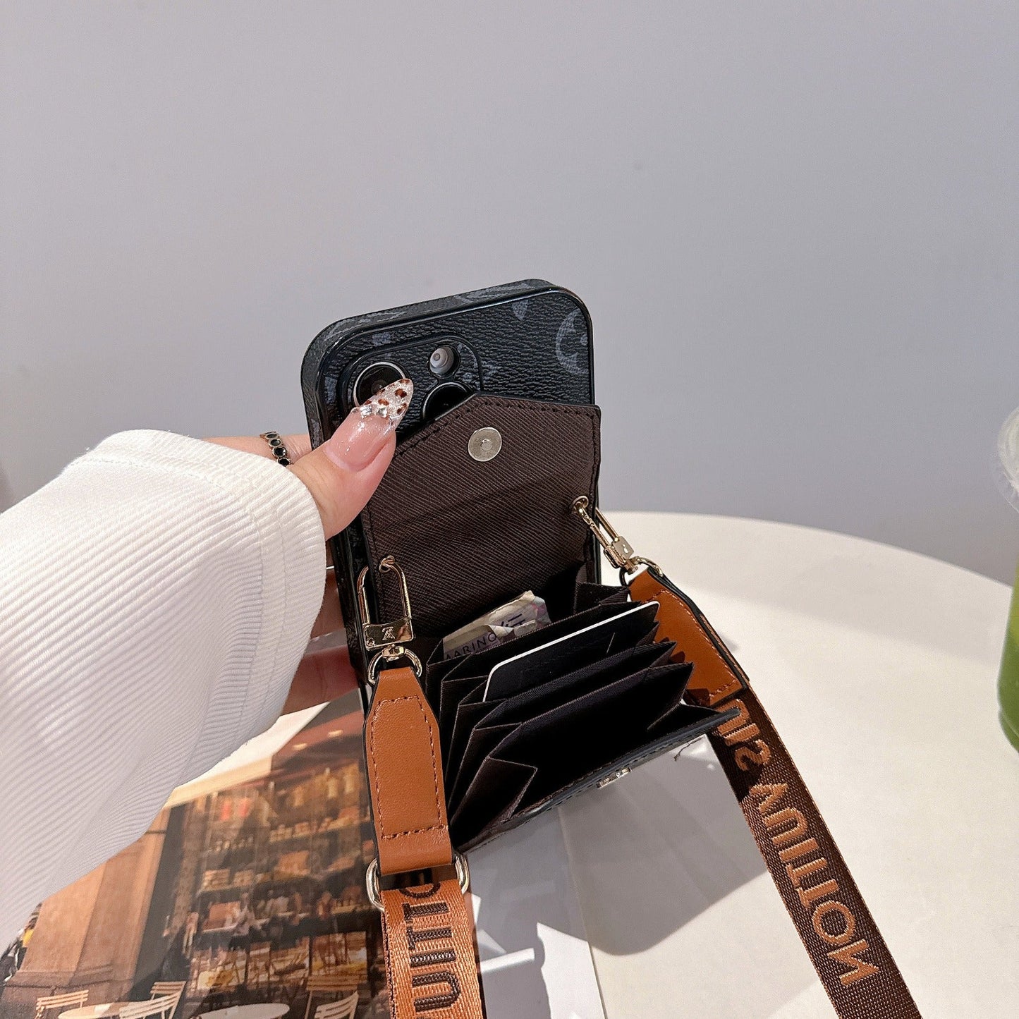 Custodia porta carte a tracolla all-inclusive per iPhone