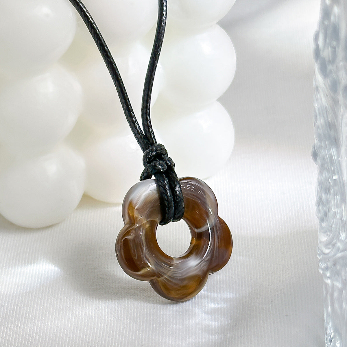Collana con ciondolo a forma di fiore