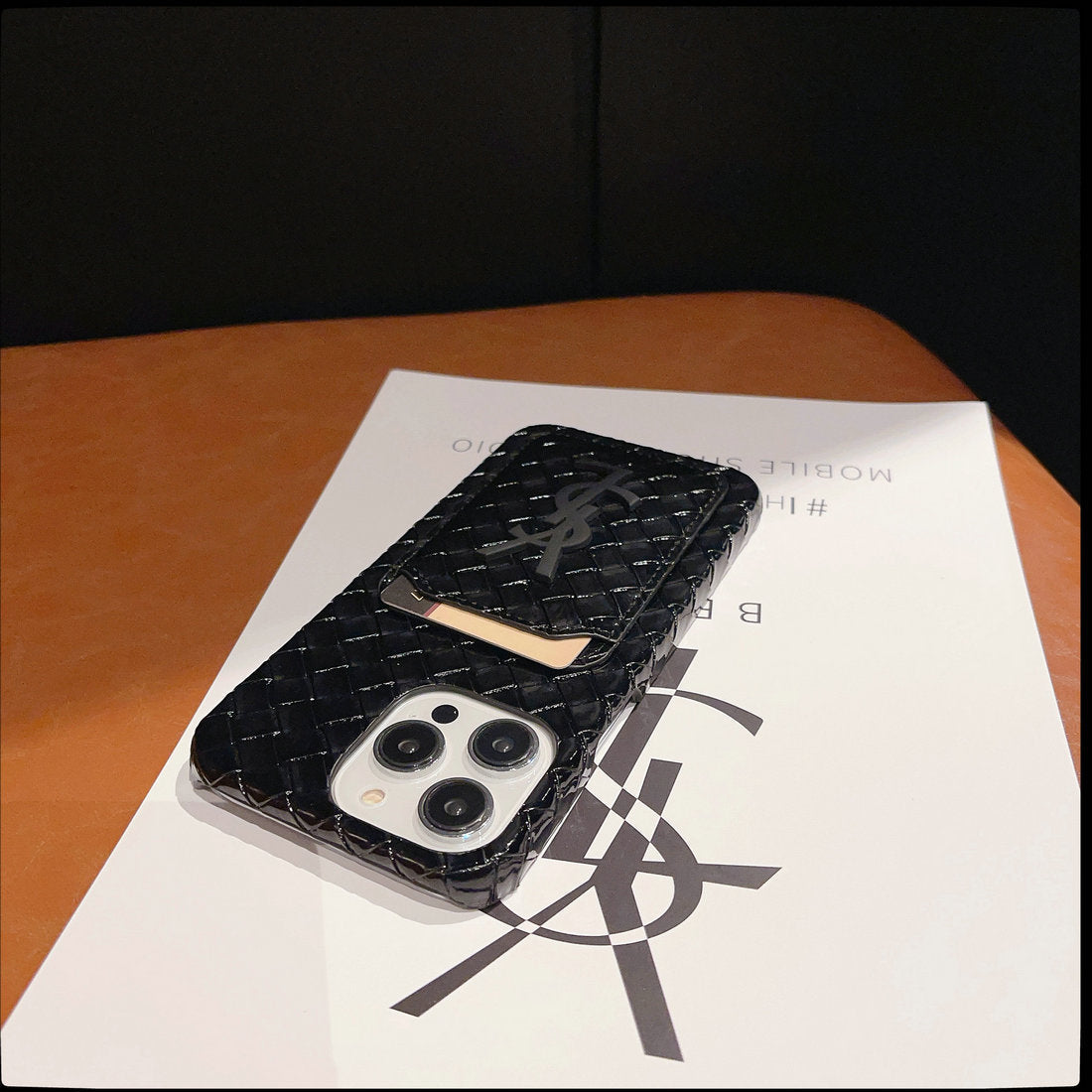 Custodia per telefono con motivo intrecciato per iPhone