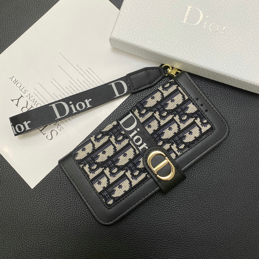 Custodia in pelle con chiusura a scatto per iPhone