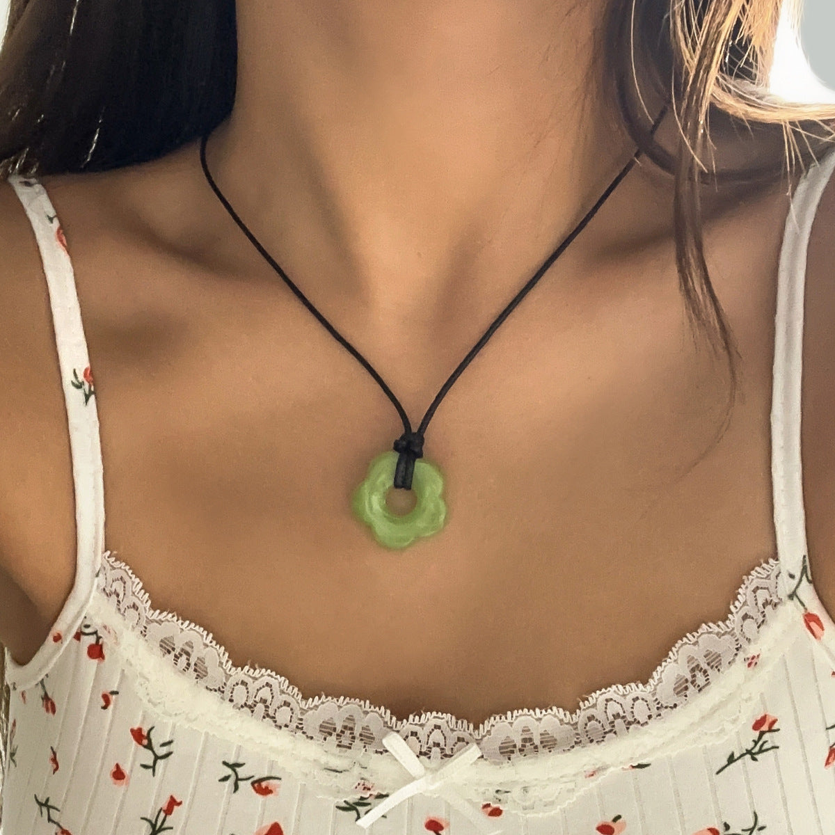 Collana con ciondolo a forma di fiore