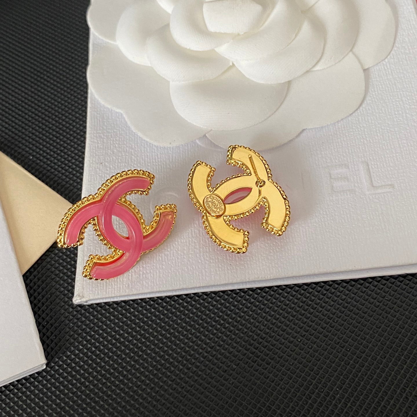 Orecchini rosa alla moda retrò