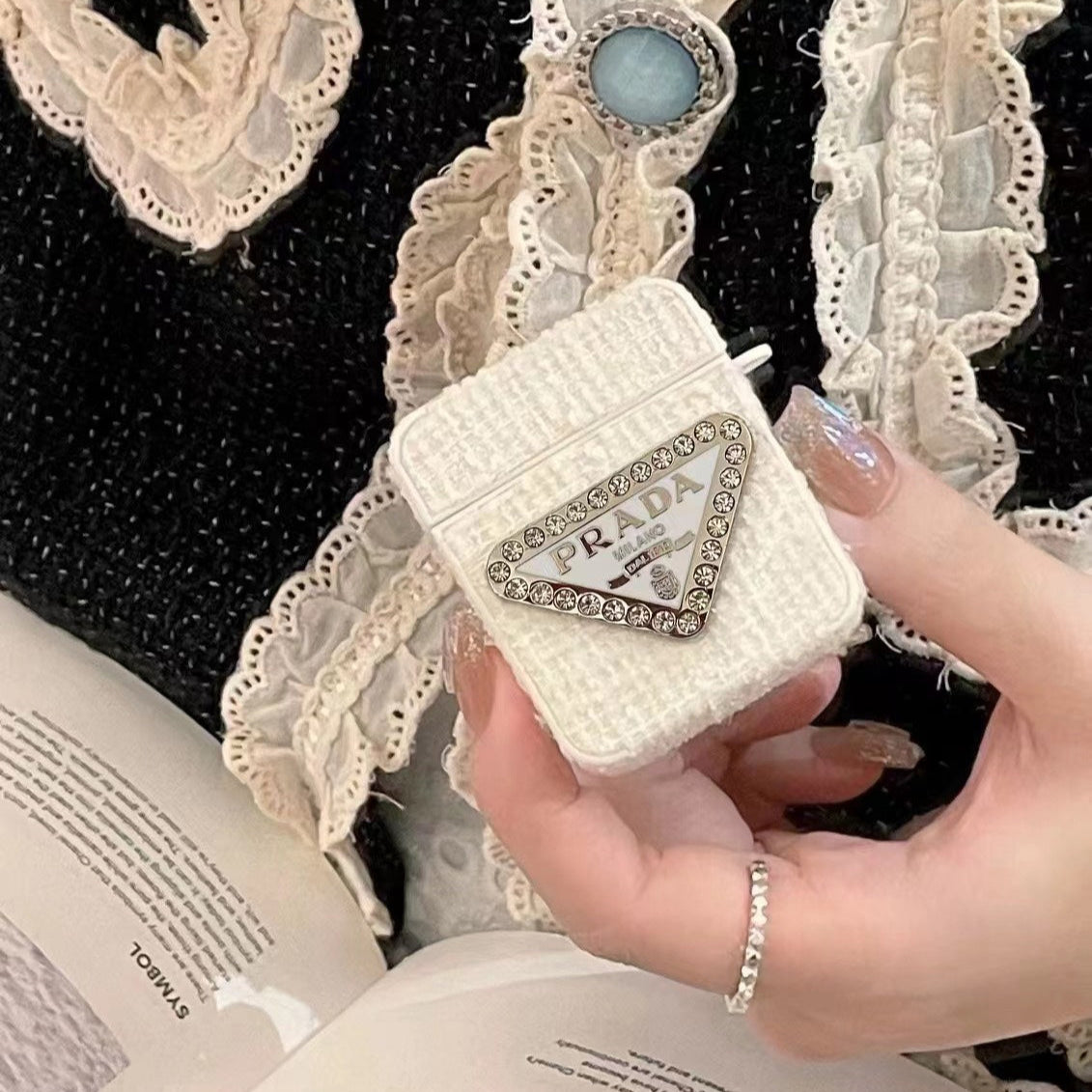 Elegante custodia ricamata per AirPods
