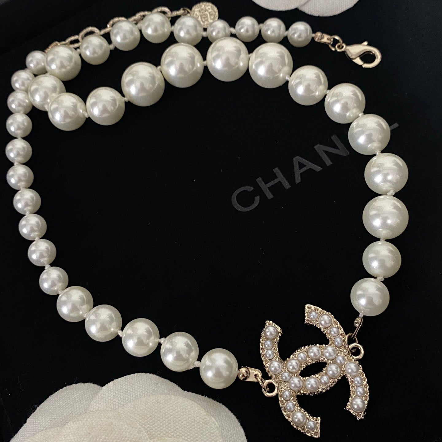 Elegante collana di perle