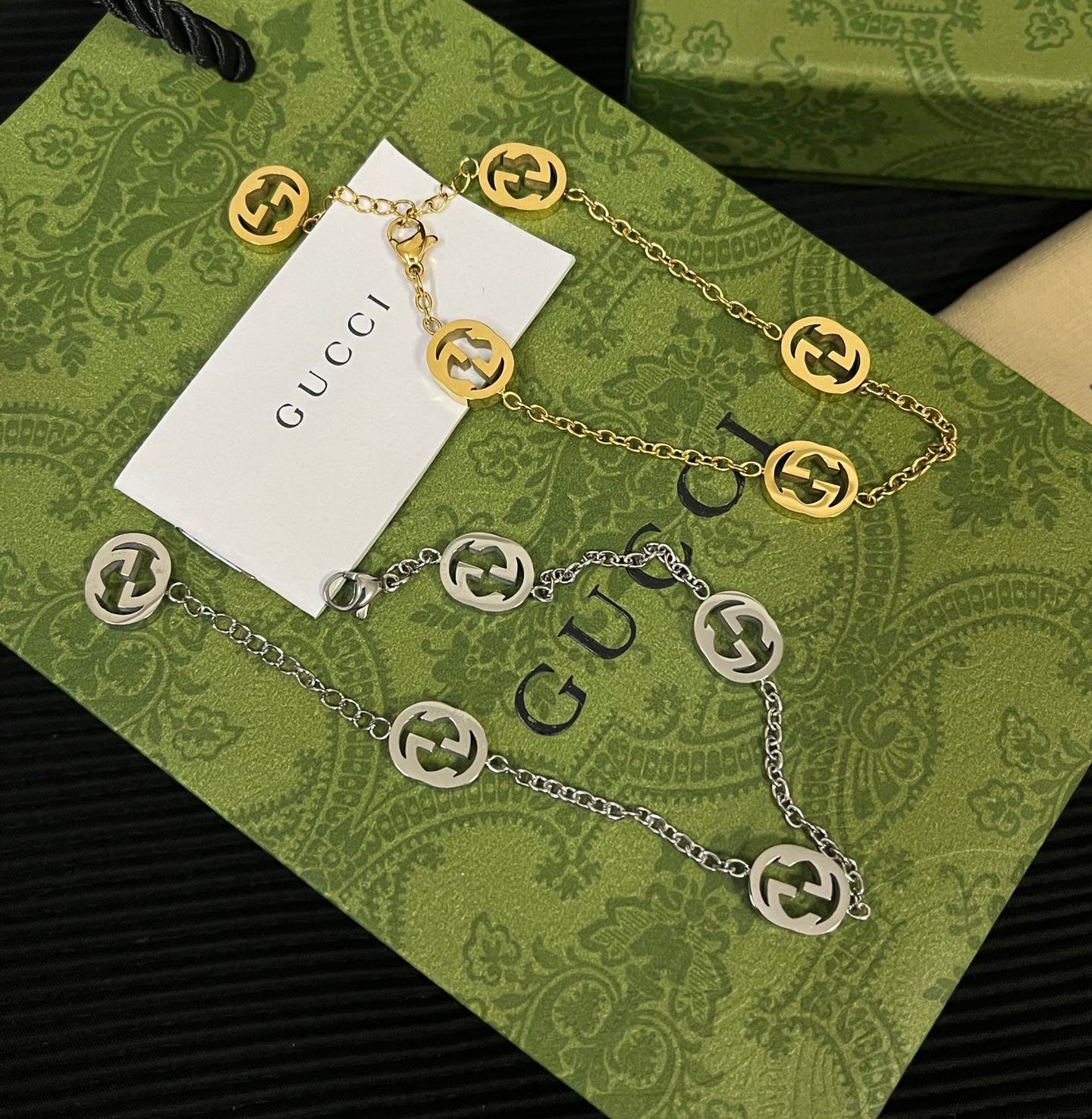 Bracciale con lettere alla moda
