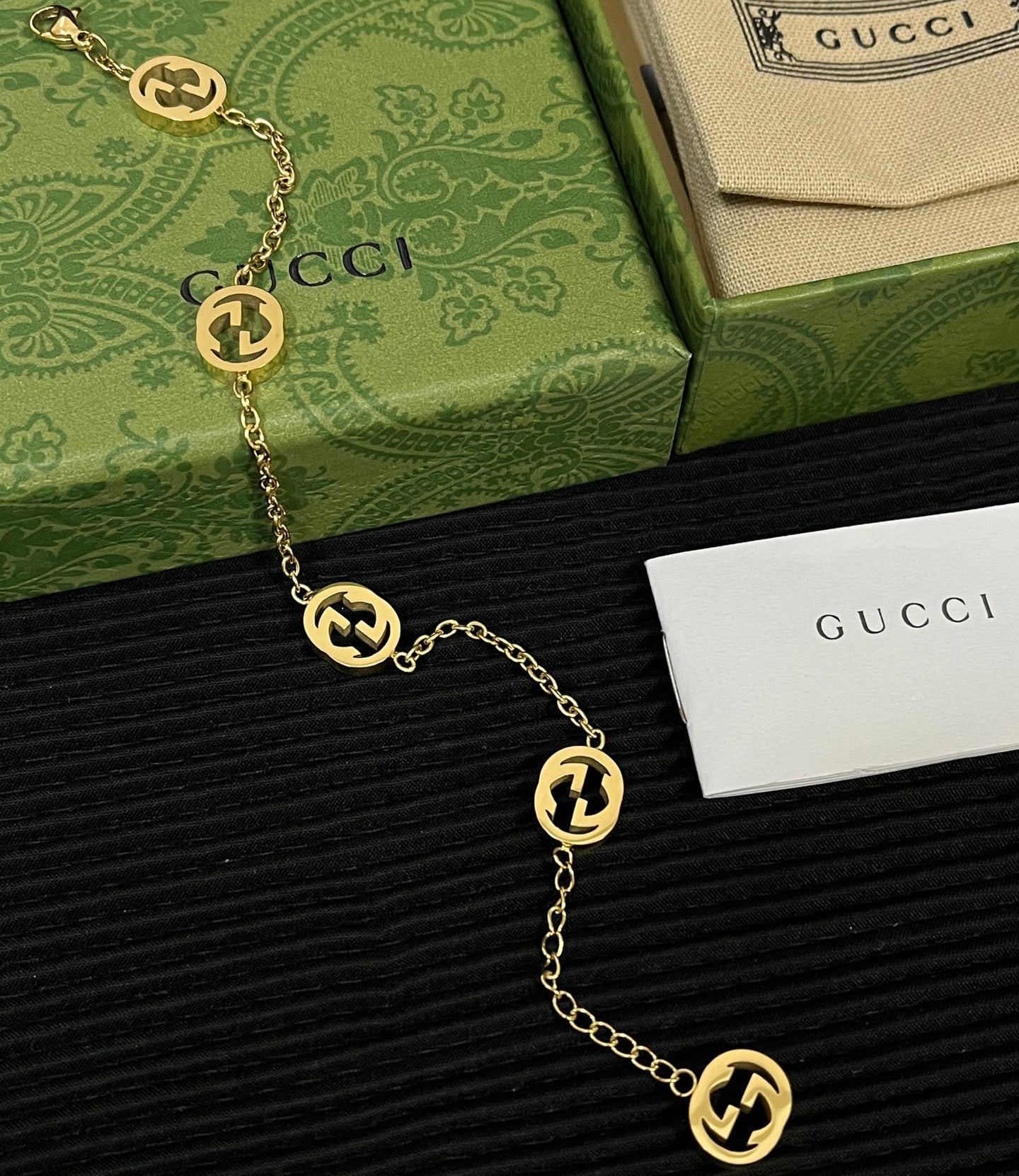 Bracciale con lettere alla moda