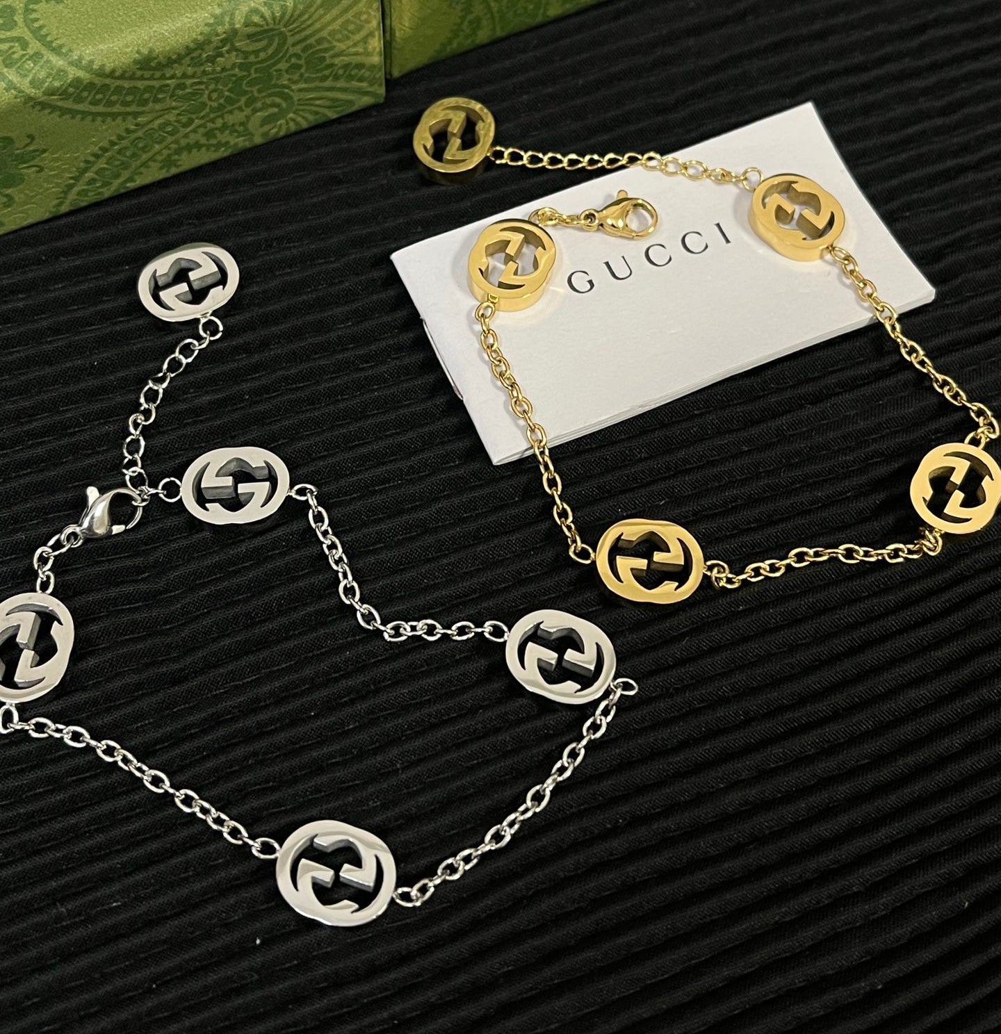 Bracciale con lettere alla moda