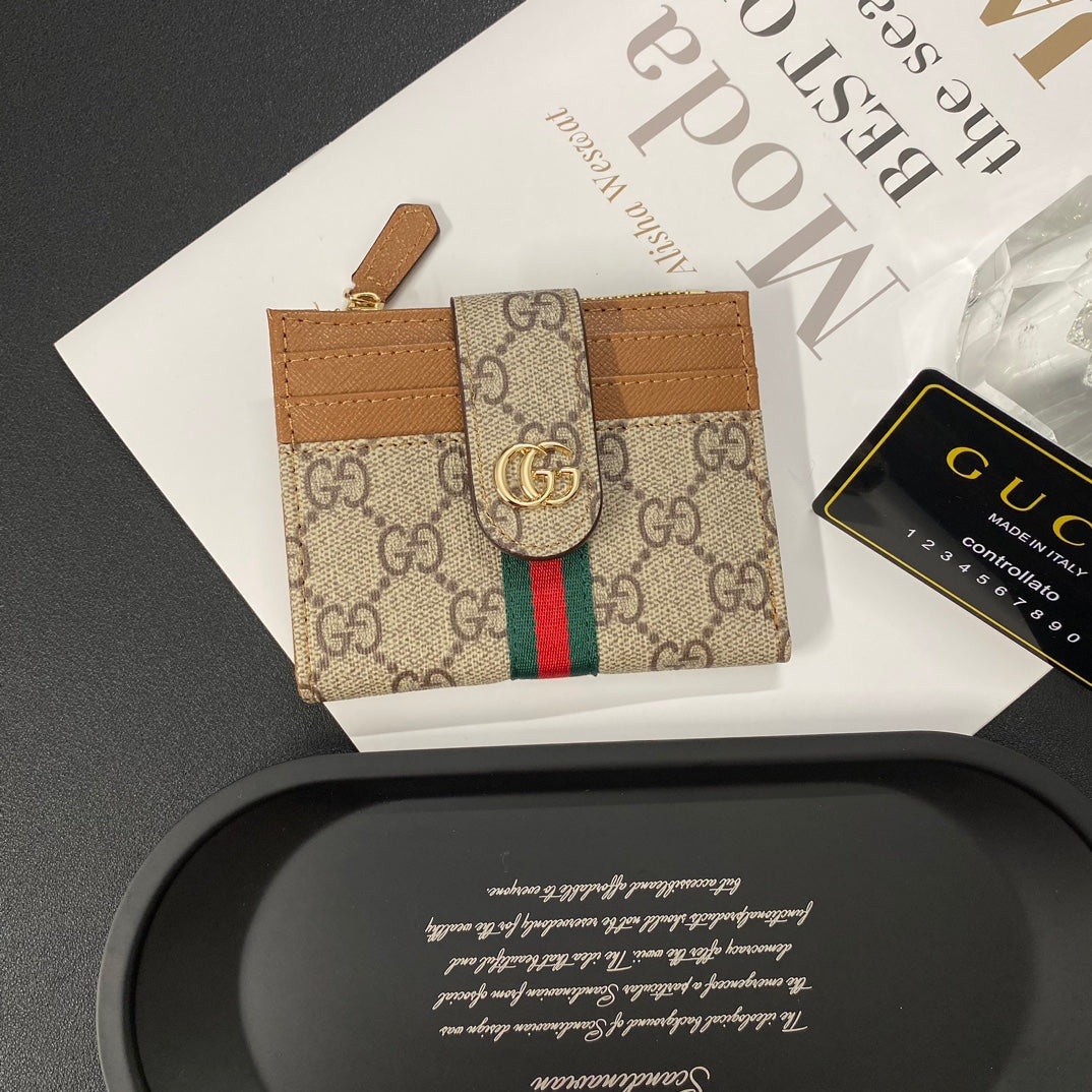 Porta carte di credito in pelle con etichetta dorata di lusso