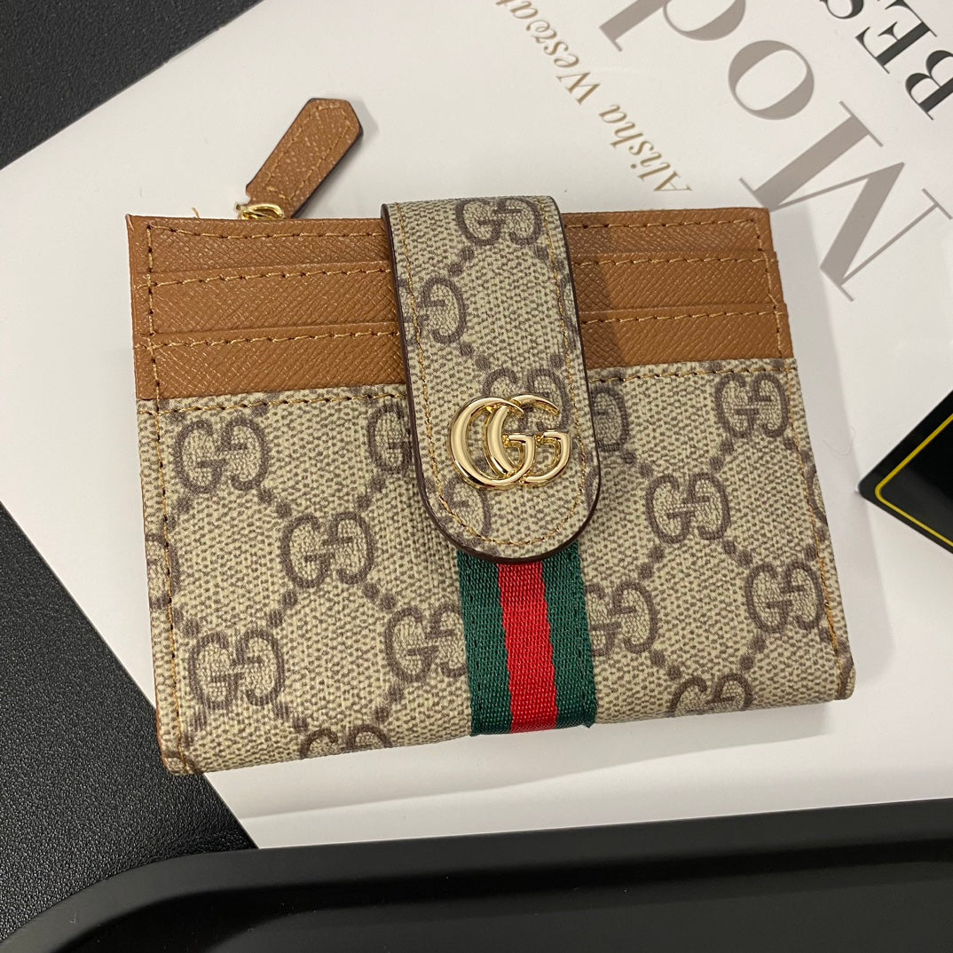 Porta carte di credito in pelle con etichetta dorata di lusso