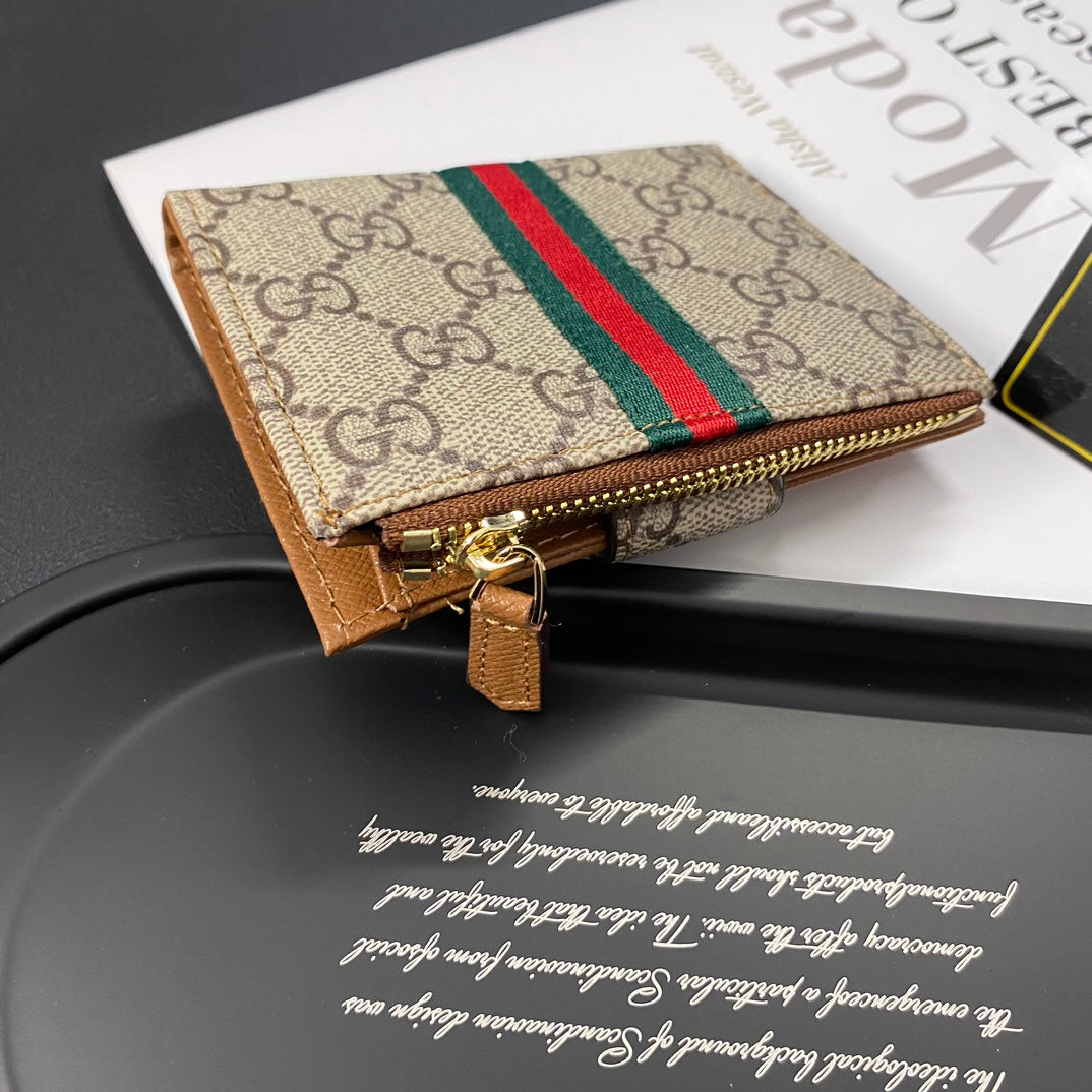 Porta carte di credito in pelle con etichetta dorata di lusso
