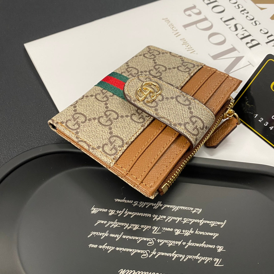 Porta carte di credito in pelle con etichetta dorata di lusso