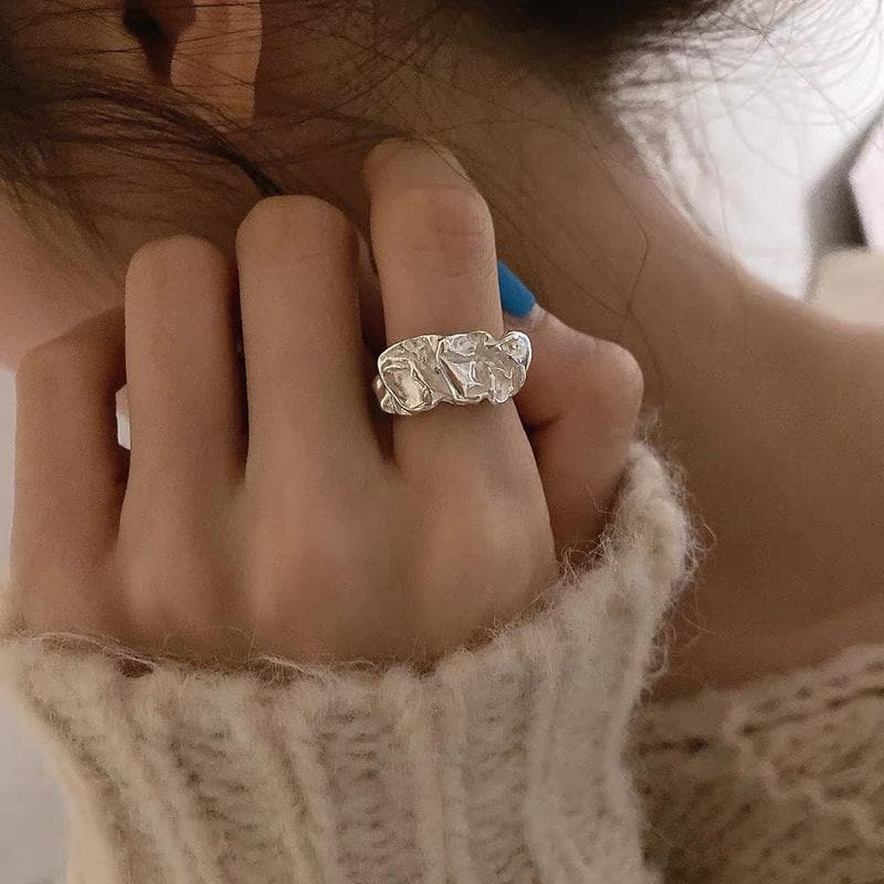 Anello aperto irregolare arricciato