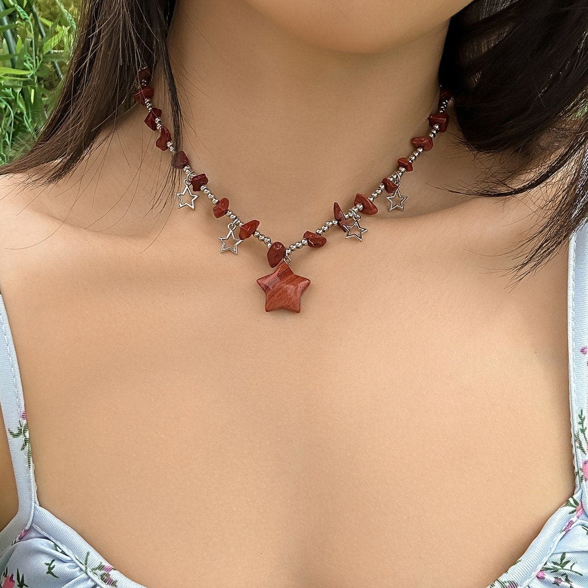 Collana girocollo con perline di pietra a stella