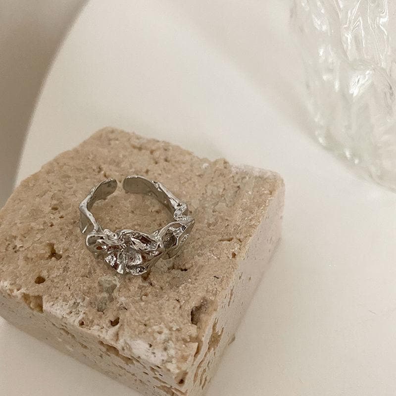 Anello aperto irregolare arricciato