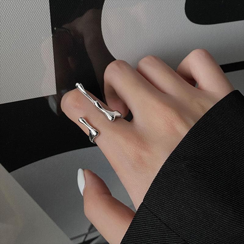 Anello aperto in argento lavico irregolare