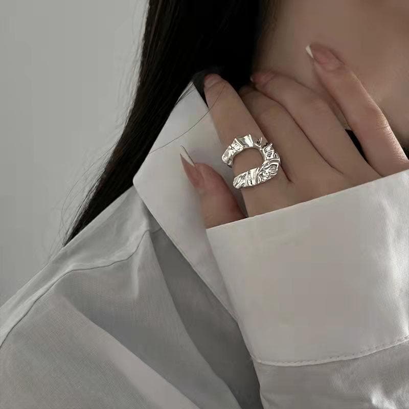 Anello aperto irregolare arricciato