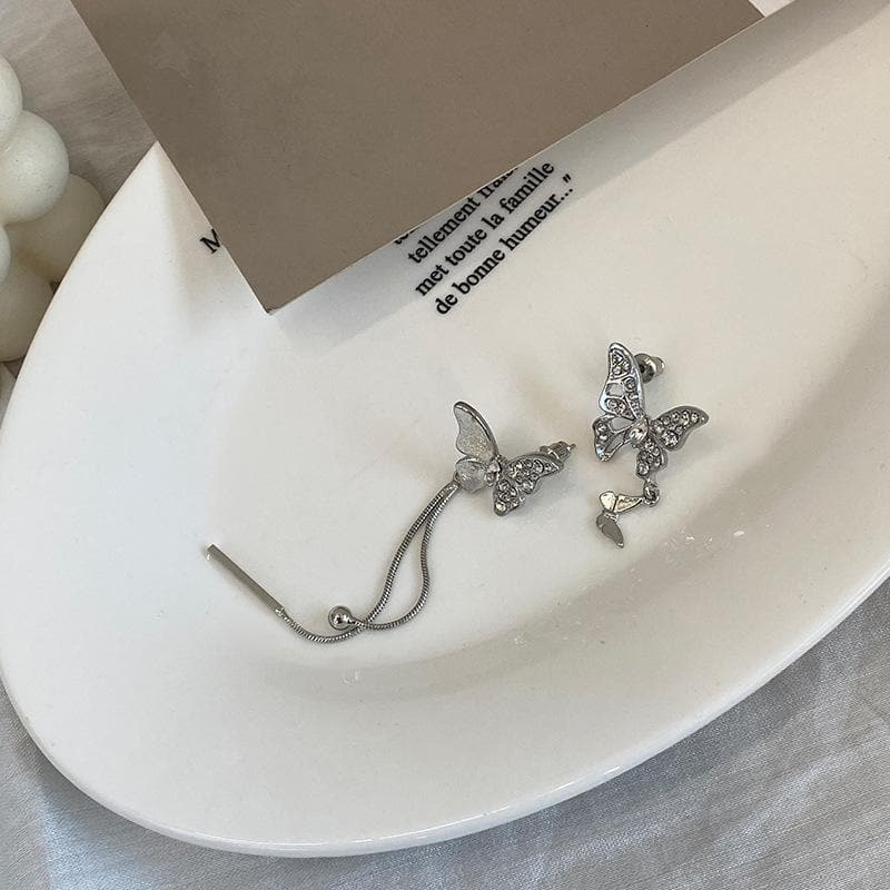 Orecchini pendenti a farfalla irregolari con strass