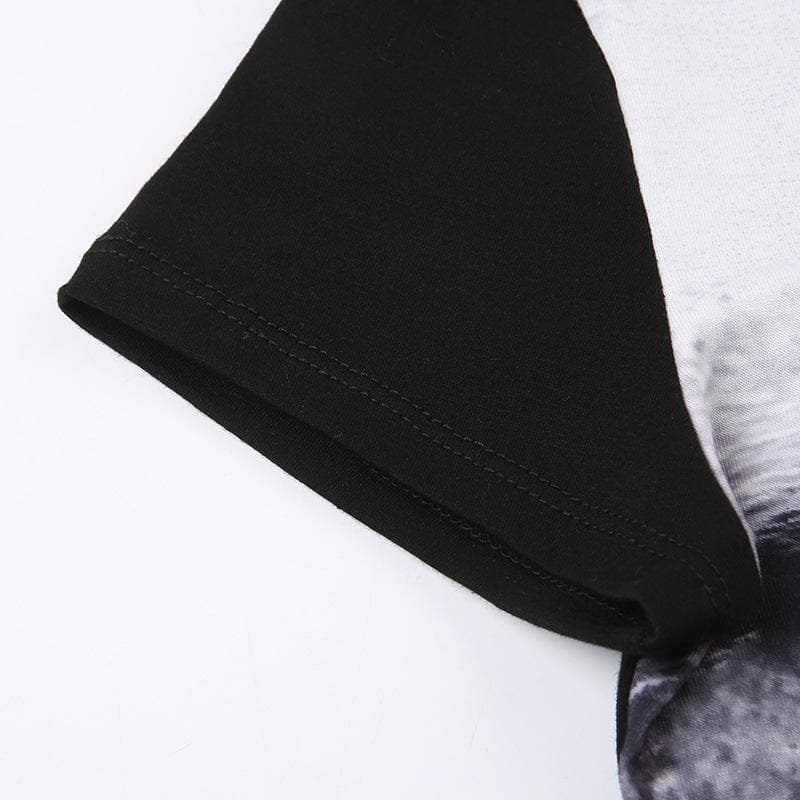 Top corto a maniche corte con scollo rotondo e stampa a contrasto