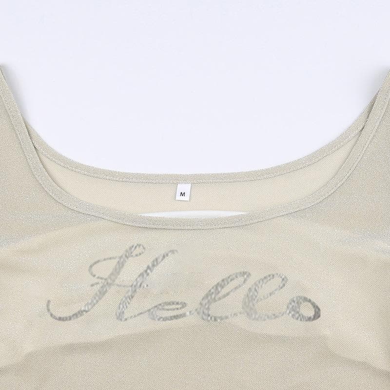 Top corto con scollo a U testurizzato e maniche svasate con motivo "Hello"