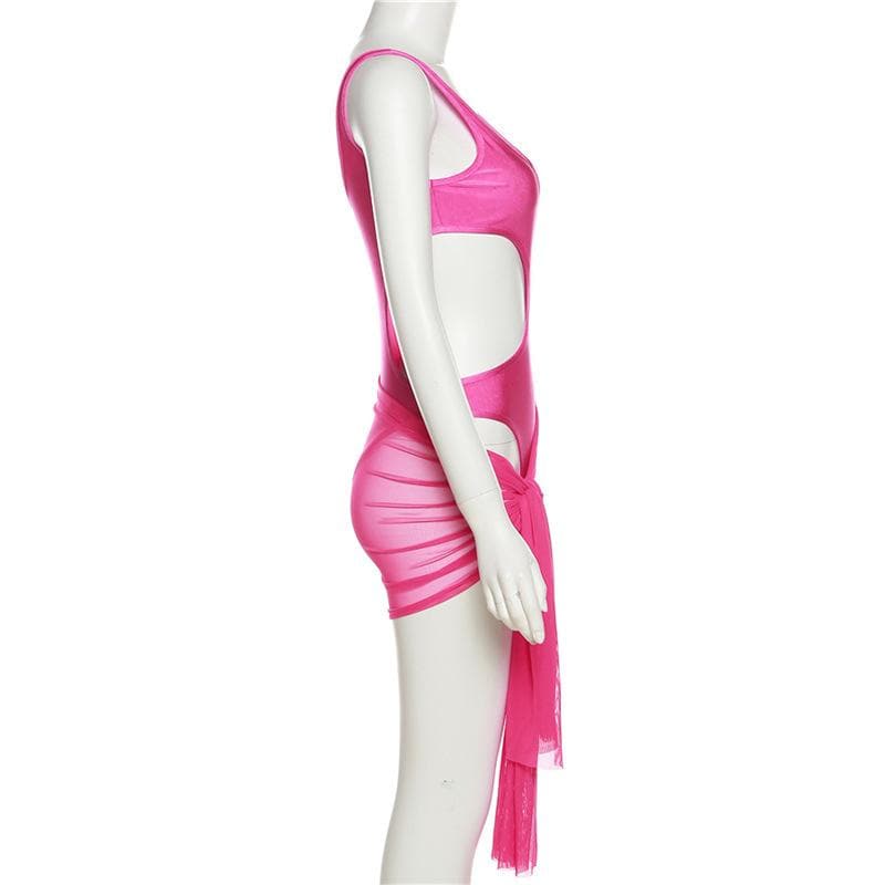 Completo minigonna con body senza maniche in rete metallica con scollo a U traforato