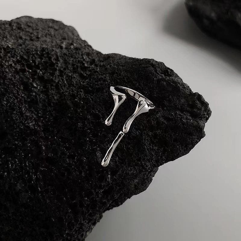Anello aperto in argento lavico irregolare