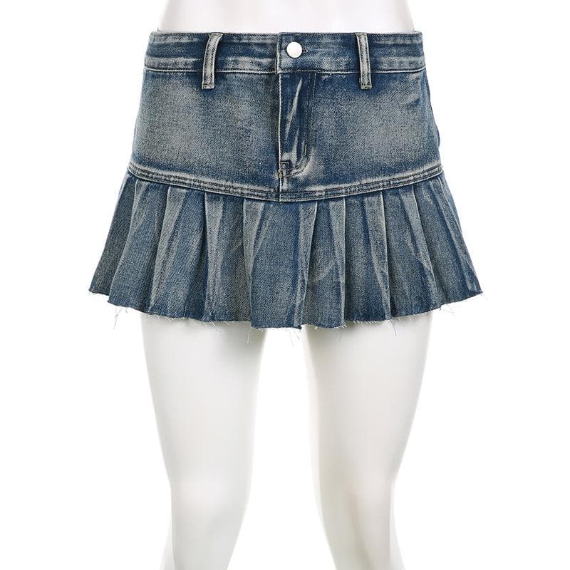 Minigonna in denim a trapezio con orlo grezzo e vita bassa plissettata