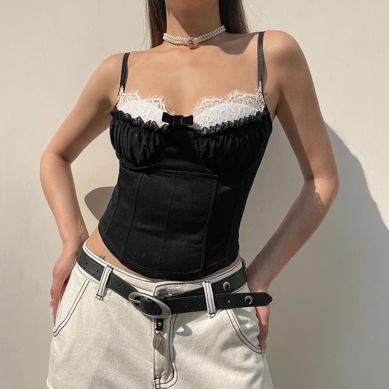 Camisole-Oberteil mit gerüschtem Korsett und Knöpfen und kontrastierendem Patchwork-Spitzensaum