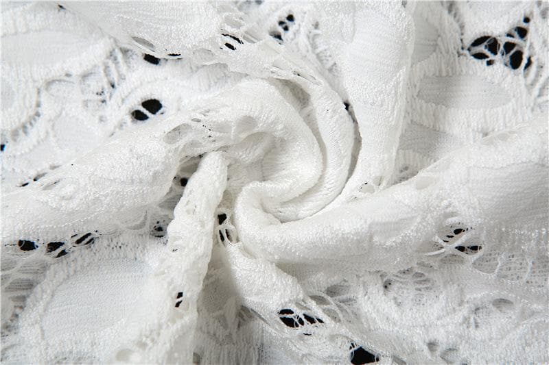 Top corto trasparente con schiena scoperta e applicazioni di fiori in pizzo