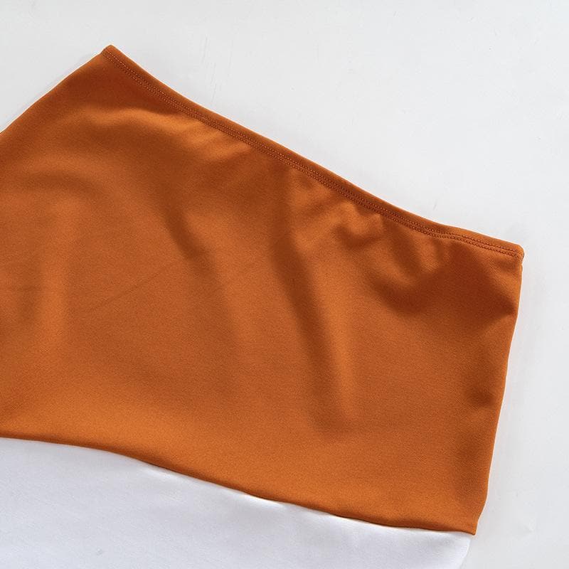 Minigonna a maniche lunghe con spalle scoperte e schiena scoperta, patchwork a contrasto
