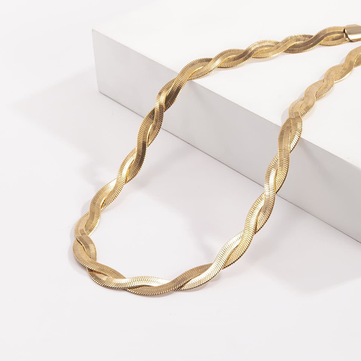 Collana girocollo con intreccio di serpente