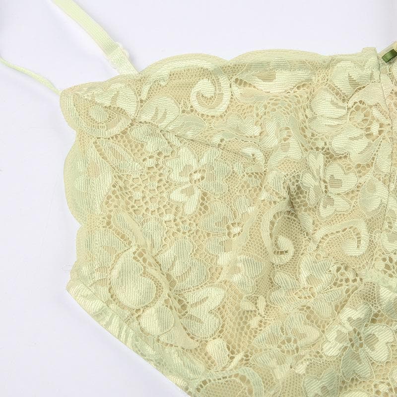 Rückenfreies, kurzes Camisole-Top aus Spitze mit V-Ausschnitt und Blumenapplikation in Kontrastfarbe