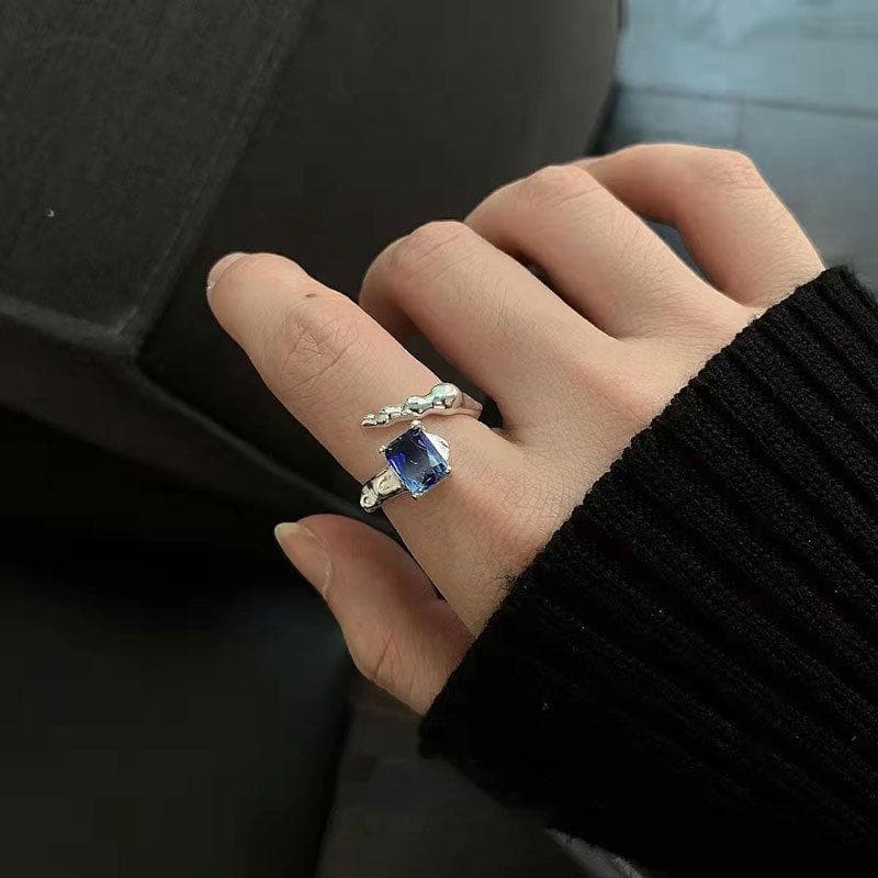 Anello aperto multicolore irregolare in pietra