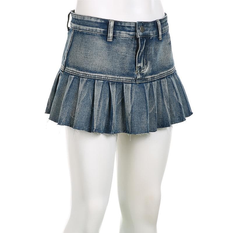 Minigonna in denim a trapezio con orlo grezzo e vita bassa plissettata