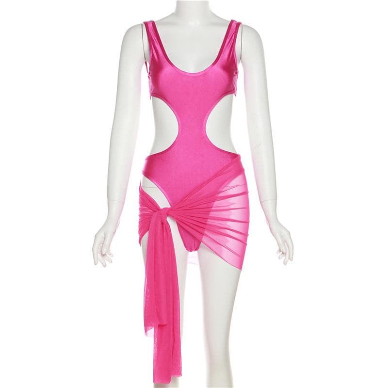 Completo minigonna con body senza maniche in rete metallica con scollo a U traforato