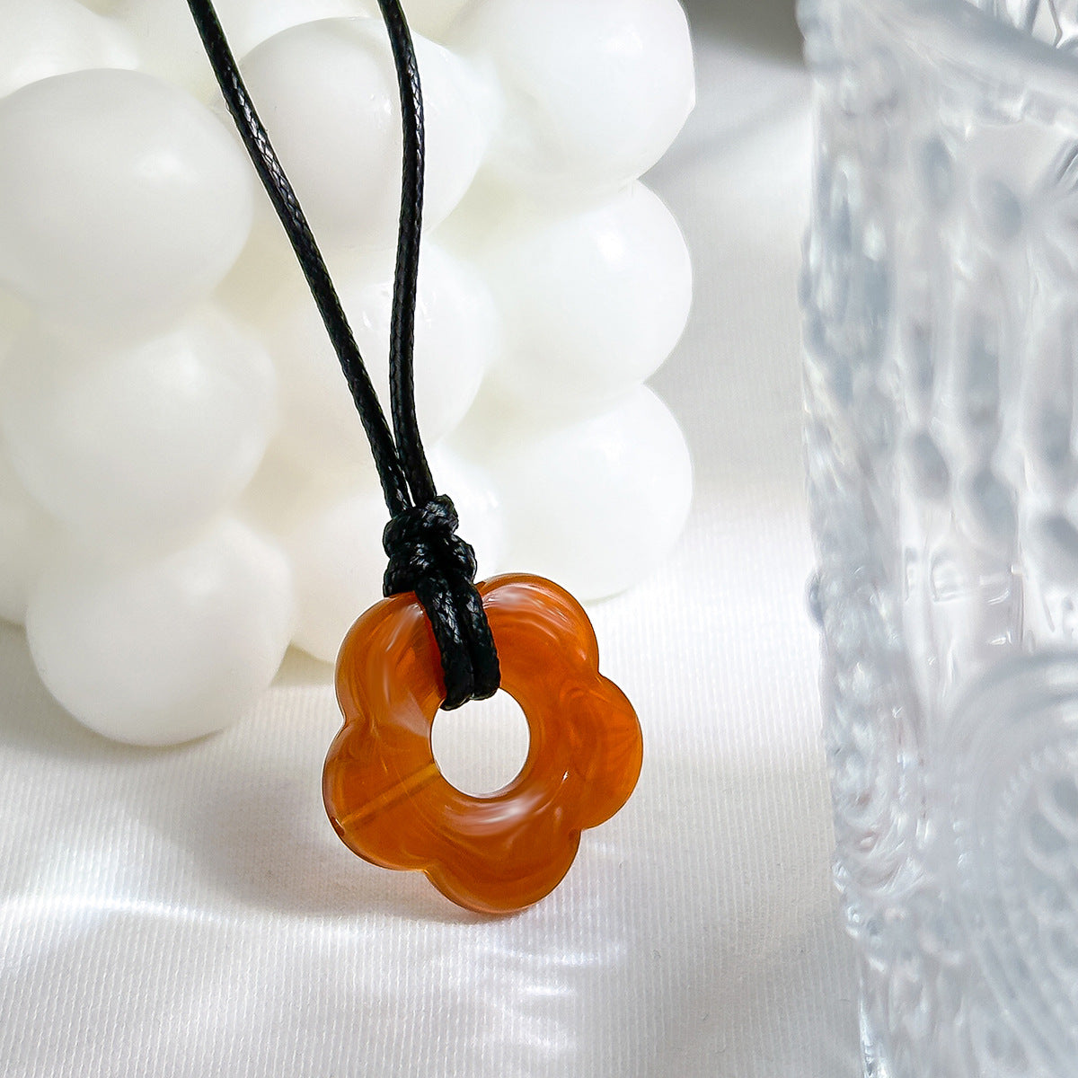 Collana con ciondolo a forma di fiore