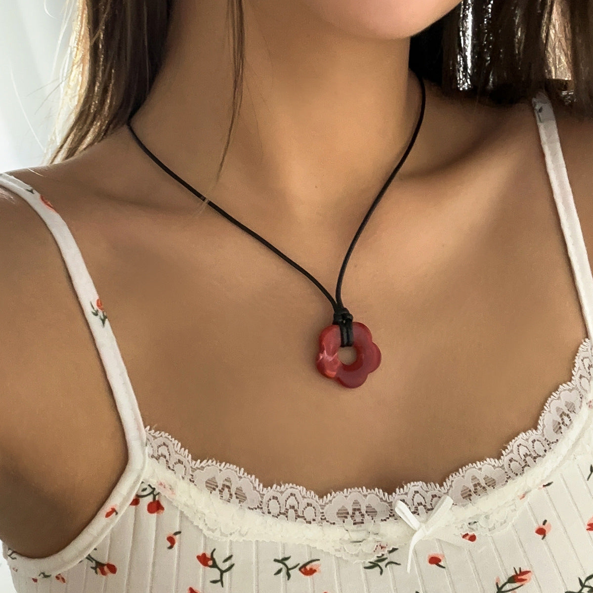 Collana con ciondolo a forma di fiore