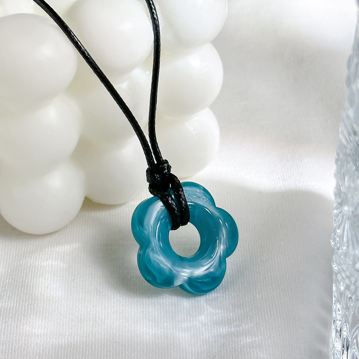 Collana con ciondolo a forma di fiore