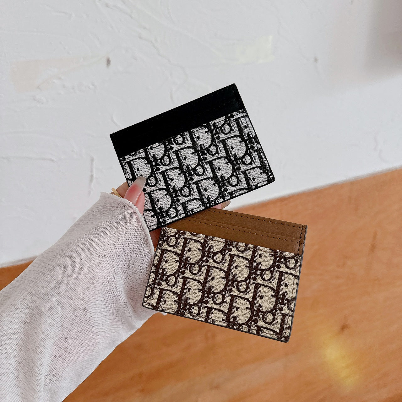 Porta carte in pelle alla moda