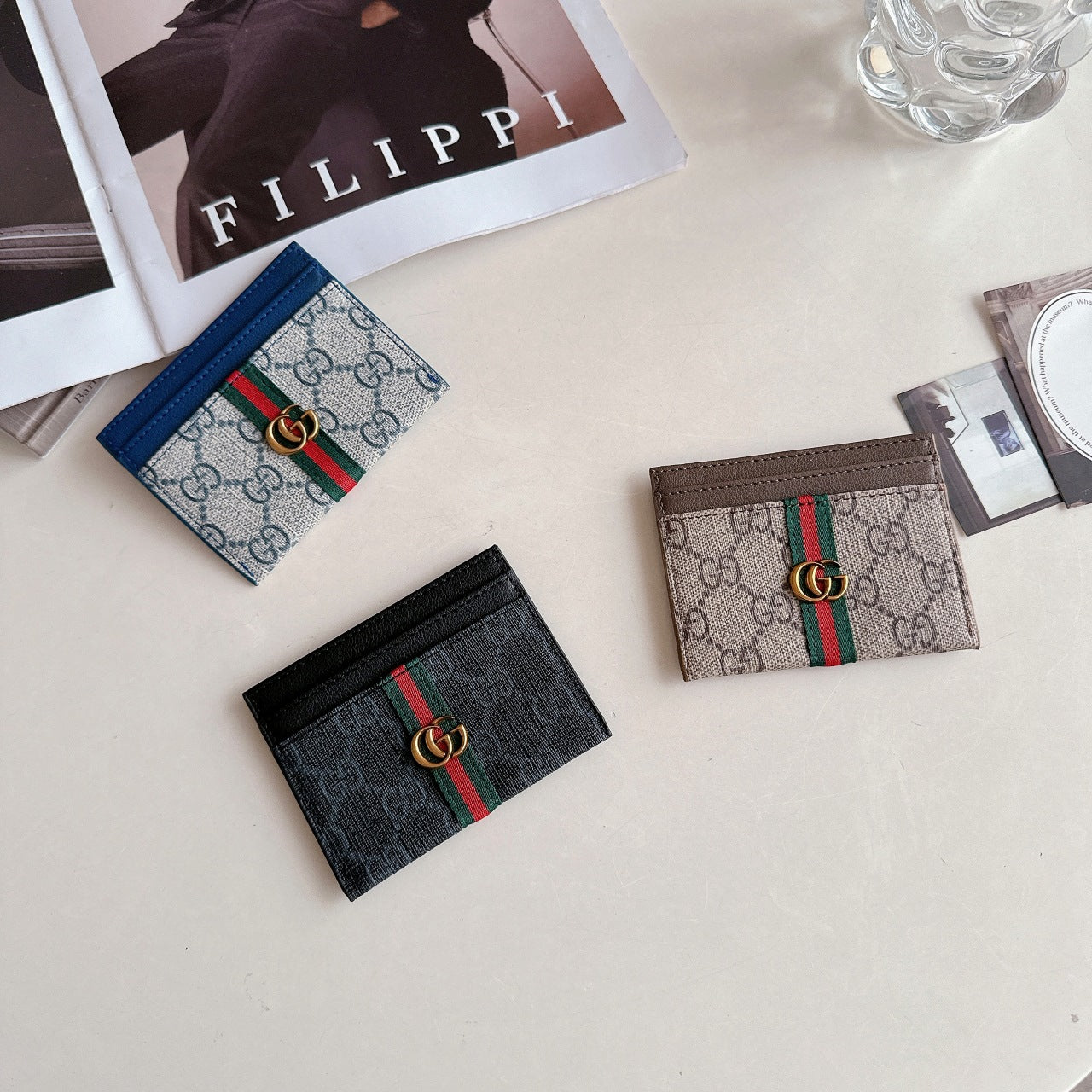 Porta carte con etichetta in metallo e pelle