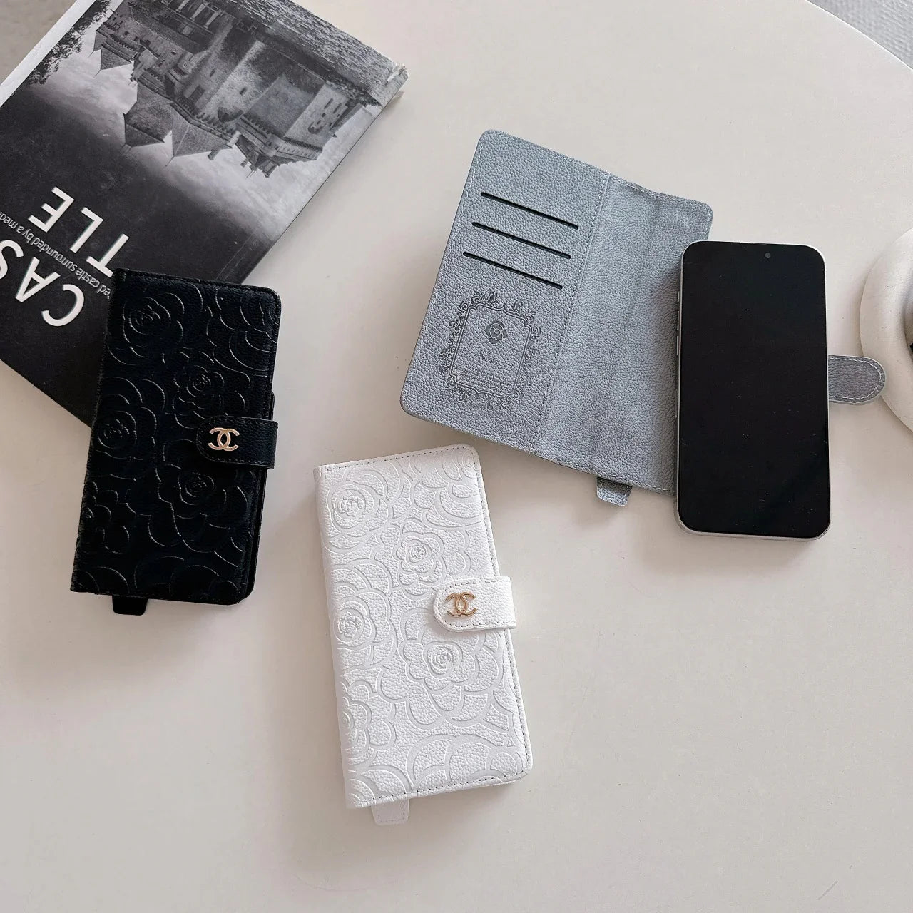 Custodia per telefono con cinturino da polso Camellia per iPhone
