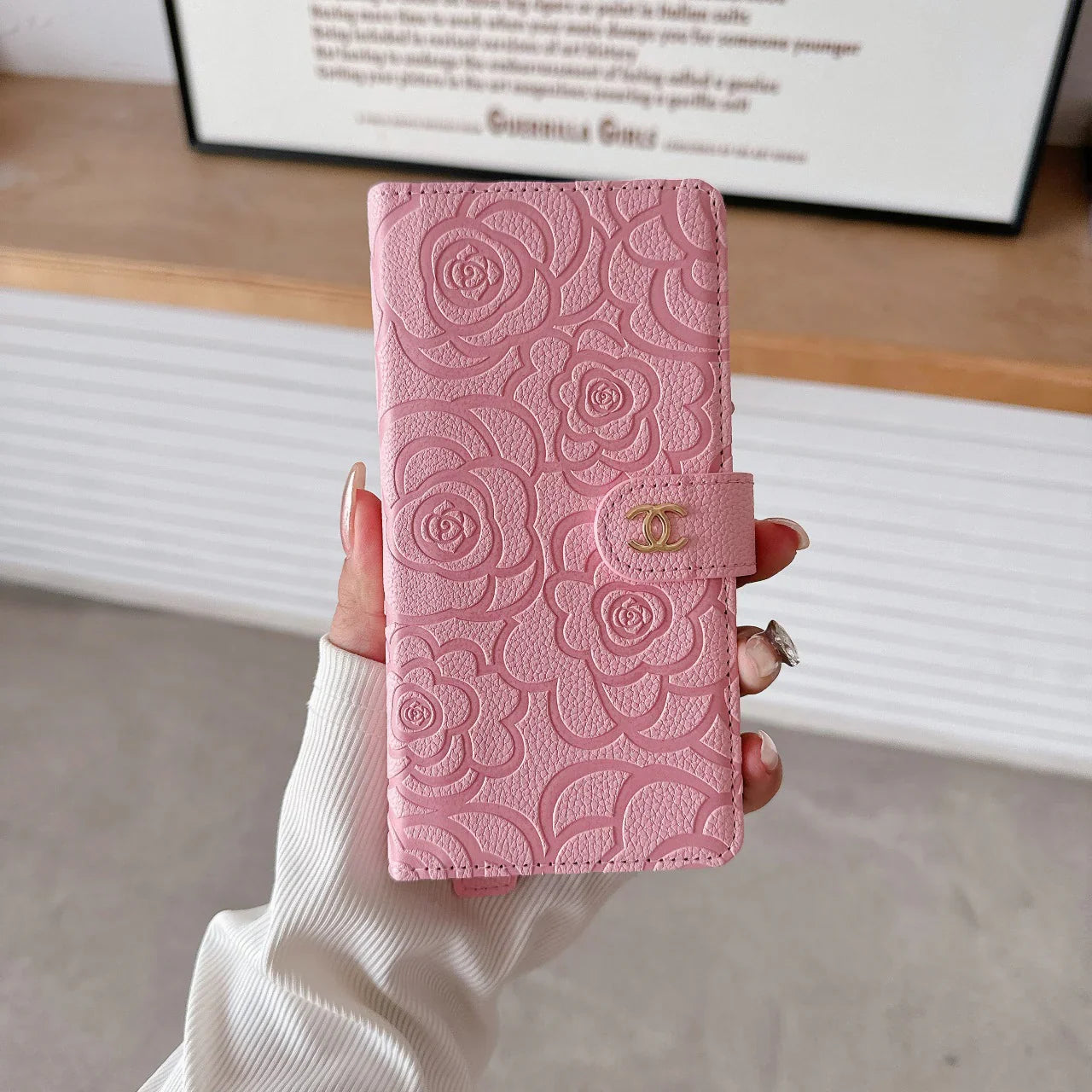 Custodia per telefono con cinturino da polso Camellia per iPhone