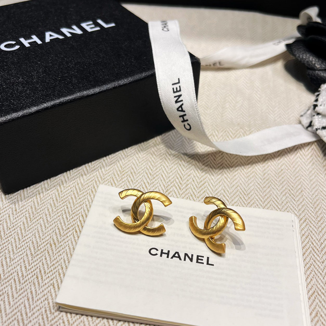 Eleganti orecchini in oro