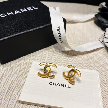 Eleganti orecchini in oro