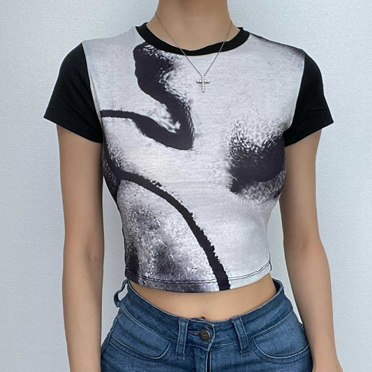 Contrast print short sleeve crewneck crop top