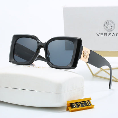 Occhiali da sole retrò alla moda